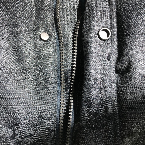 MEDIUM: Robert Graham Woven Puffer.  $$ Price Firm - Picture 5 of 8